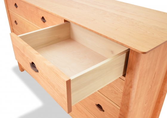 Dresser 9 Drawer Harvestmoon cherry detail