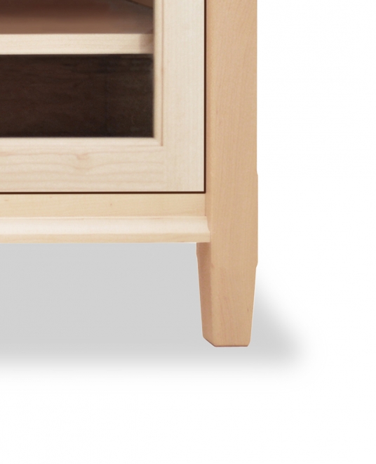 TV Console 1 with Glass Doors Shaker Maple detail 3